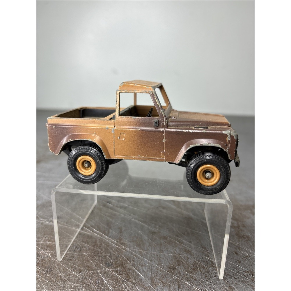 BRITAINS LTD LAND ROVER DEFENDER 1/32 Diecast Brown Tan Pickup Truck